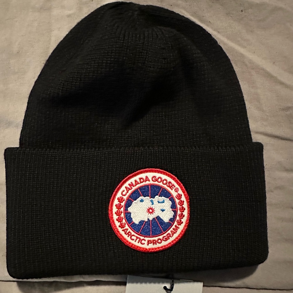 NWT Canada Goose hat